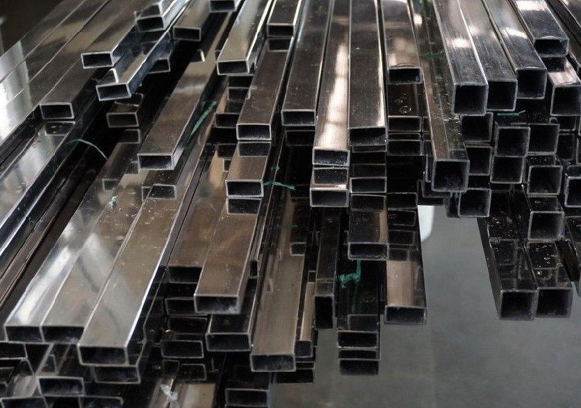 不銹鋼無縫方管和鍍鋅無縫方管有什么區(qū)別